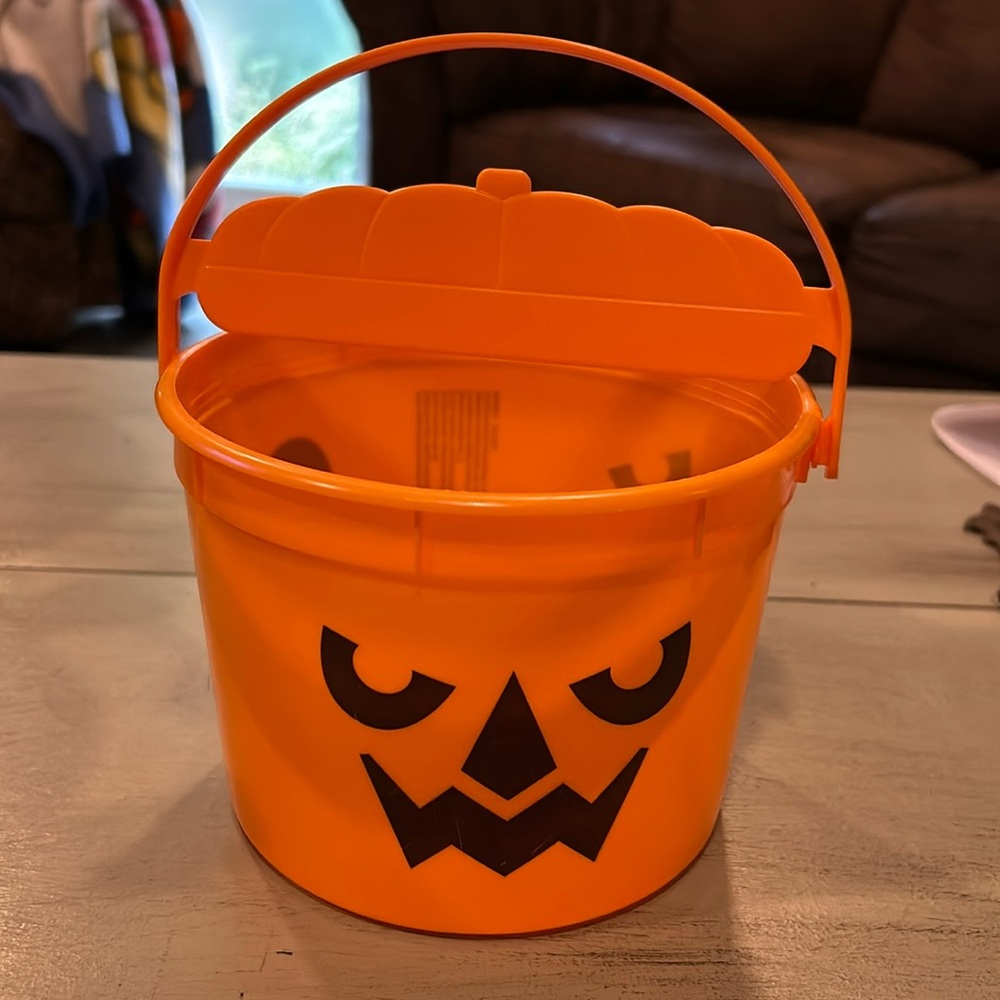 2022 McDonald’s Halloween bucket